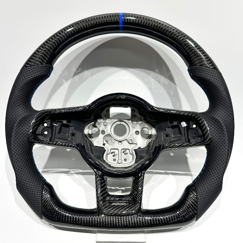 Volante de fibra de carbono Volkswagen Golf MK7 línea azul - vista frontal