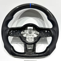 Volante de fibra de carbono Volkswagen Golf MK7 línea azul - vista frontal